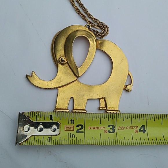 Vintage (c.'70s) Large Gold-Tone Elephant Necklace - Picture 4 of 8